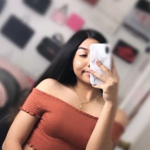 Meet your Posher, Leslie